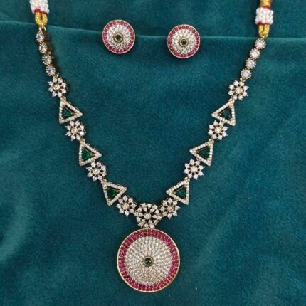 Kriti Elegant Necklace