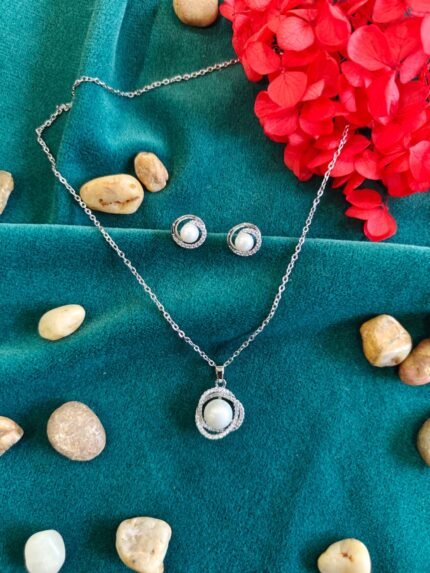 Ipsita NeckChain with Earrings